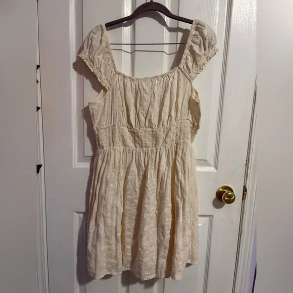 Old Navy Cream Eyelet Tie-Front Style Dress - Picture 4 of 4